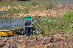 Semarh retira 70 kg de resíduos das margens do Rio Poti em Teresina (Foto: Divulgação)