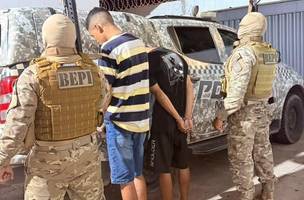 BEPI prende suspeitos e apreende arma e drogas na zona Sul de Teresina (Foto: Divulgação)