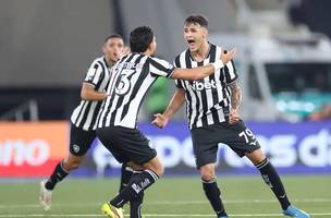 Com gol no último lance, Botafogo bate Santos na volta do Brasileirão (Foto: Vitor Silva/Botafogo)