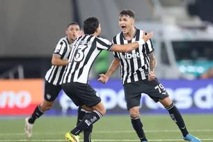 Com gol no último lance, Botafogo bate Santos na volta do Brasileirão (Foto: Vitor Silva/Botafogo)