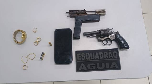 Dupla é presa após perseguição policial em Timon; armas e joias apreendidas