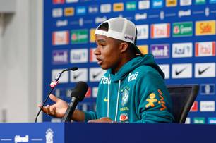 Endrick cita papo com veteranos e confiança em Ancelotti: "iluminado"