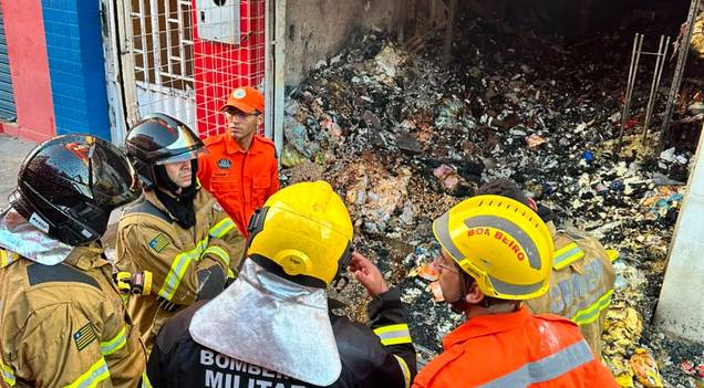Incêndio de grande proporção atinge supermercado no PI; bombeiros são acionados