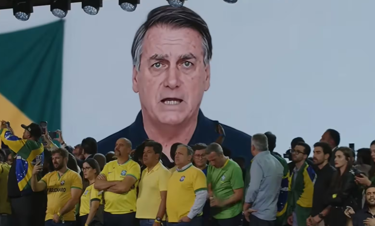 Moraes dá 48 horas para Bolsonaro informar se autorizou vídeo com IA