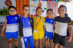 Prefeitura entrega óculos a alunos atendidos pelo programa “Cuidar para Crescer” (Foto: Divulgação)