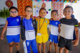 Prefeitura entrega óculos a alunos atendidos pelo programa “Cuidar para Crescer” (Foto: Divulgação)