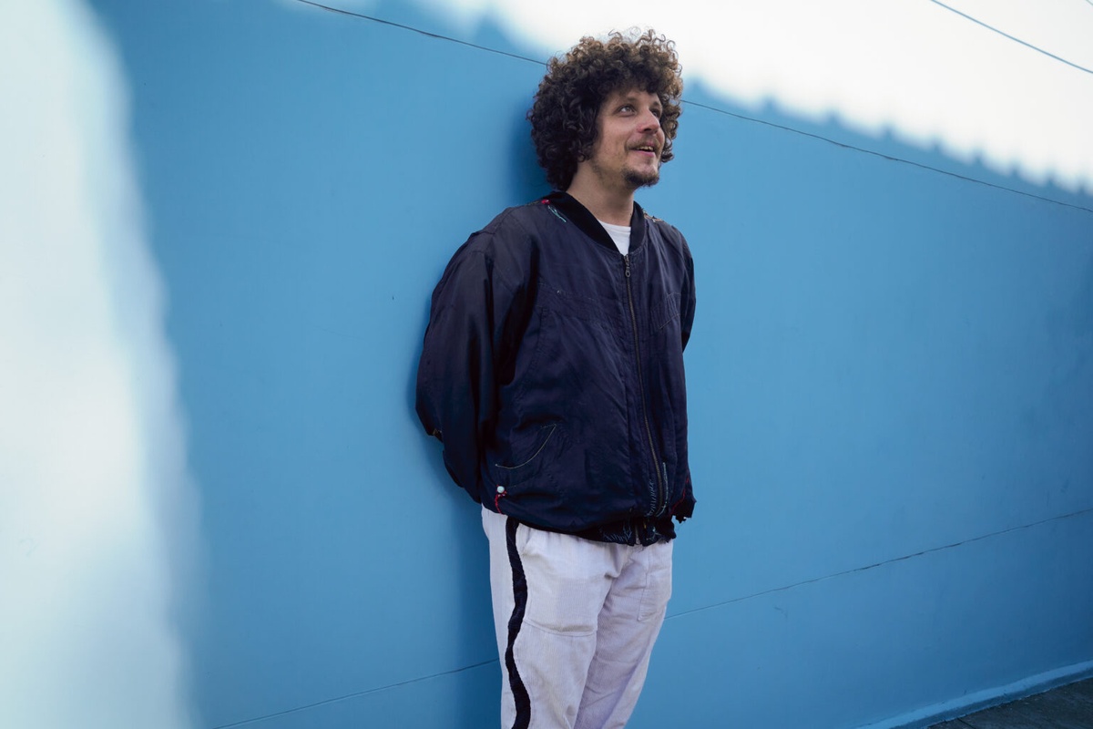 Seis e Meia encerra programação do 1º semestre com show de Chico Chico em THE