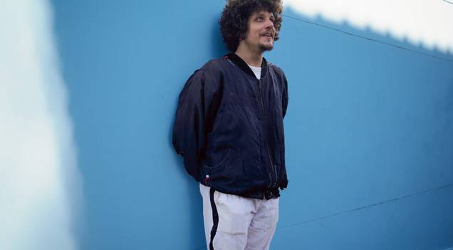 Seis e Meia encerra programação do 1º semestre com show de Chico Chico em THE