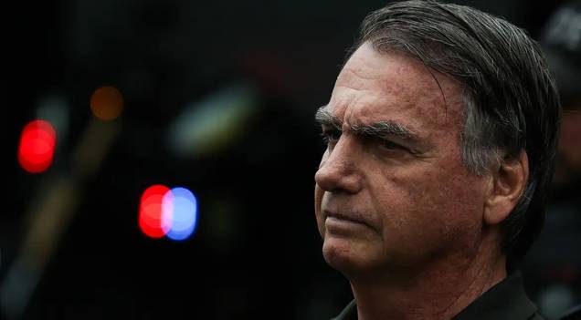 Defesa cita novos fatos e pede revisão da condenação de Bolsonaro