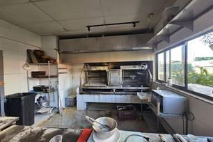 Bombeiros combatem incêndio em restaurante na zona Leste de Teresina