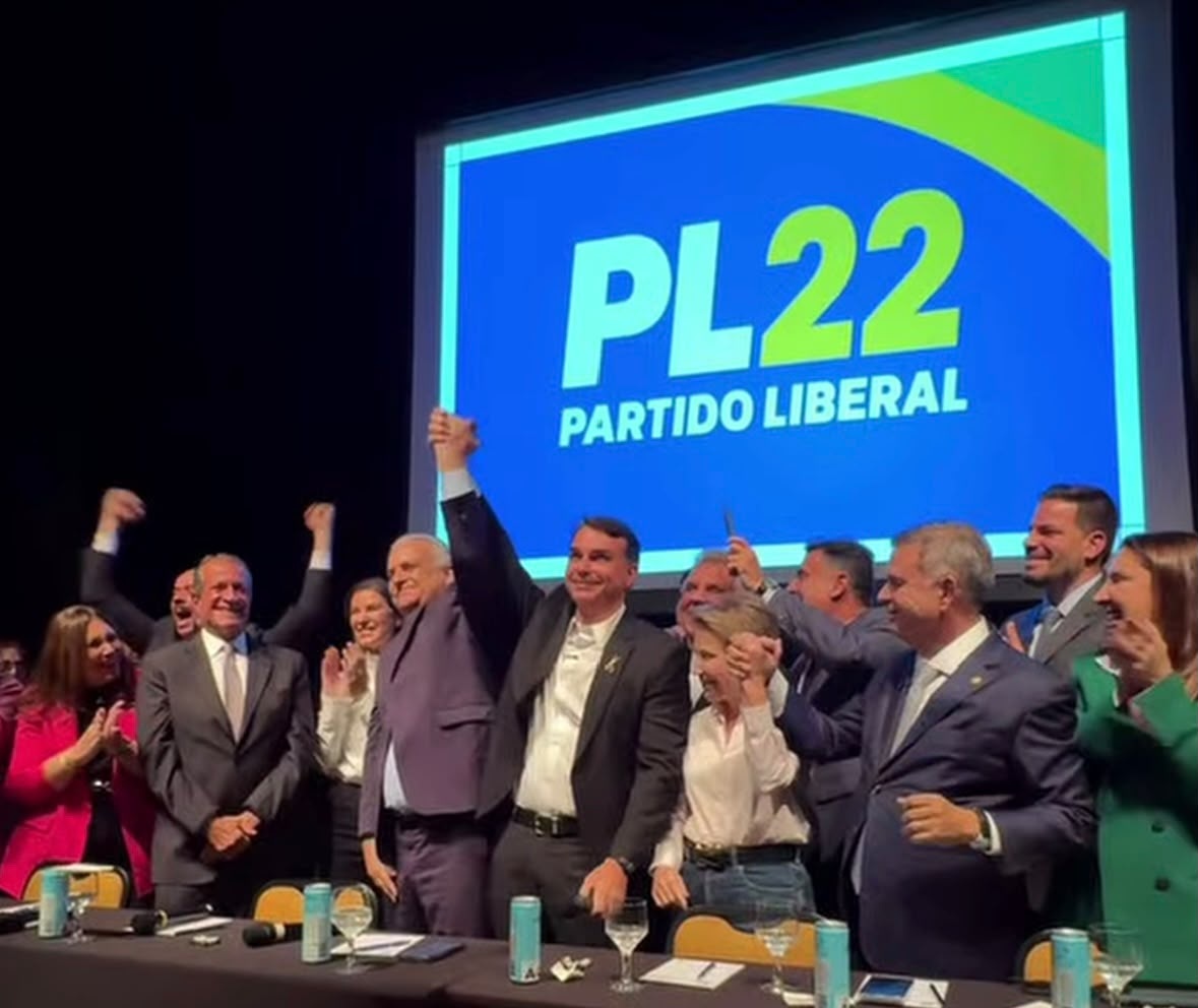 Flávio anuncia Alfredo Gaspar como vice em chapa pura à Presidência