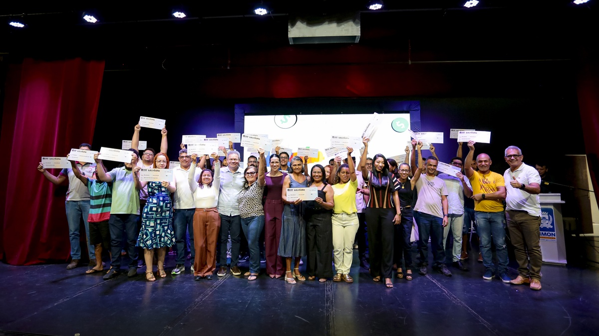 Prefeitura entrega crédito a empreendedores e fortalece pequenos negócios
