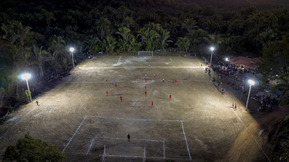 Prefeitura inaugura nova iluminação do campo de futebol do Povoado São Lourenço