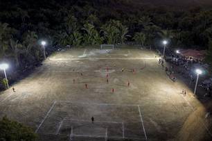Prefeitura inaugura nova iluminação do campo de futebol do Povoado São Lourenço