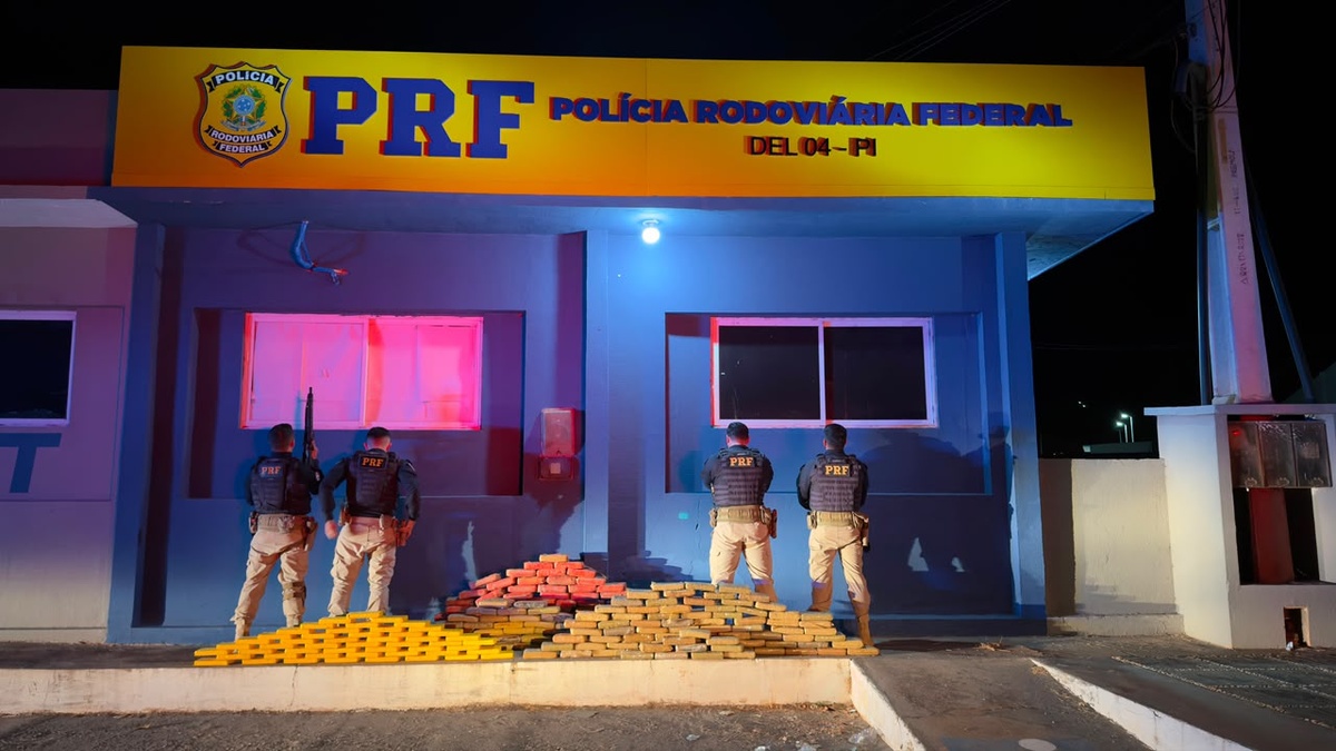 PRF apreende mais de 273 kg de drogas escondidas em  carreta no Piauí
