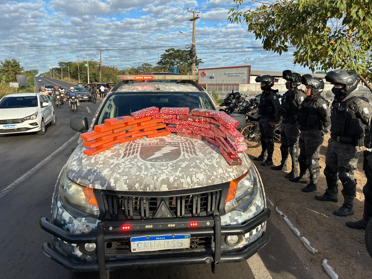ROCAM apreende drogas após suspeitos abandonarem carga em acidente em Teresina