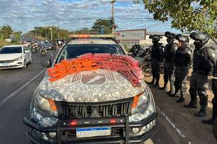ROCAM apreende drogas após suspeitos abandonarem carga em acidente em Teresina (Foto: Divulgação)