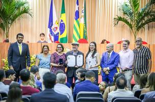 Silvio Mendes homenageia cidadãos por serviços prestados a Teresina (Foto: Divulgação)