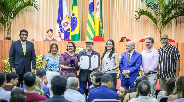 Silvio Mendes homenageia cidadãos por serviços prestados a Teresina