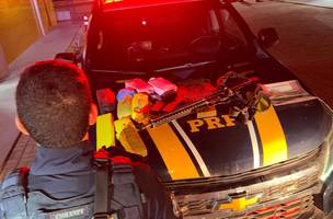 Trio é preso pela PRF com fuzil, munições e drogas no litoral do Piauí (Foto: Divulgação)