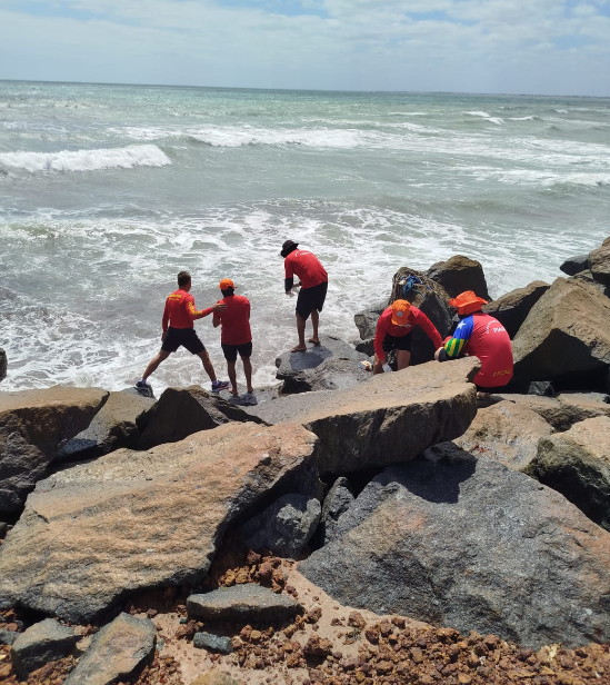 Bombeiros localizam corpo de jovem que afogou no litoral do Piauí