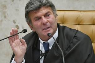 Fux suspende decisão de Dino e restabelece posts sobre Nossa Senhora
