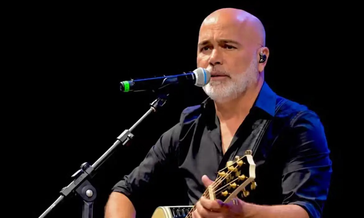 Helicóptero desaparece com cantor Rick: buscas ocorrem "no meio da mata"
