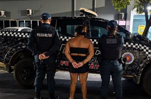 Mulher é presa pela polícia com 59 pedras de crack em Piripiri, Piauí (Foto: Divulgação)
