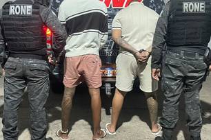 PM prende dois homens e apreende pistola na zona Norte de Teresina
