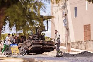 Prefeitura avança com drenagem e novo asfalto em ruas do Conjunto Boa Vista