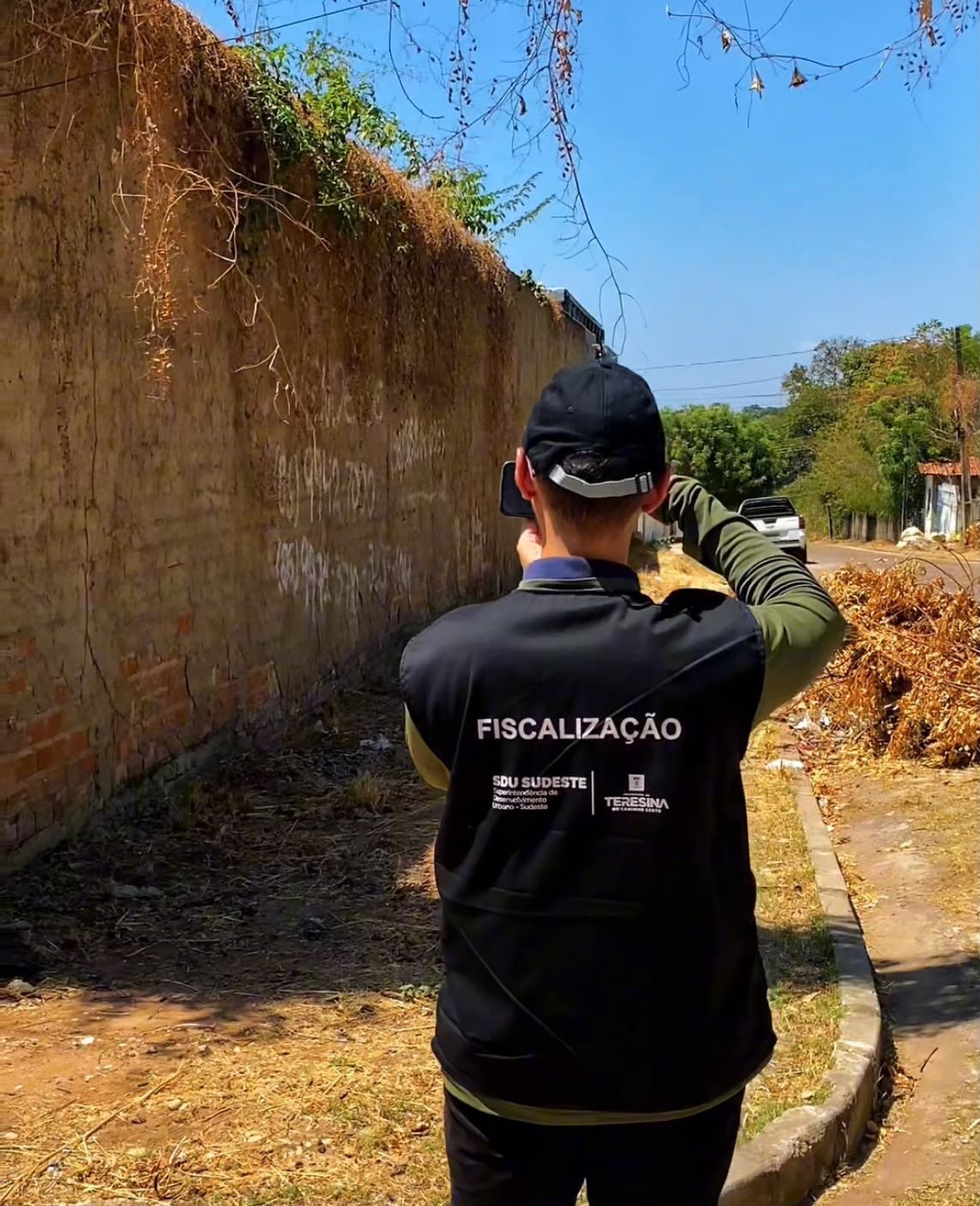 SDU Sudeste fiscaliza terrenos baldios para prevenir queimadas irregulares