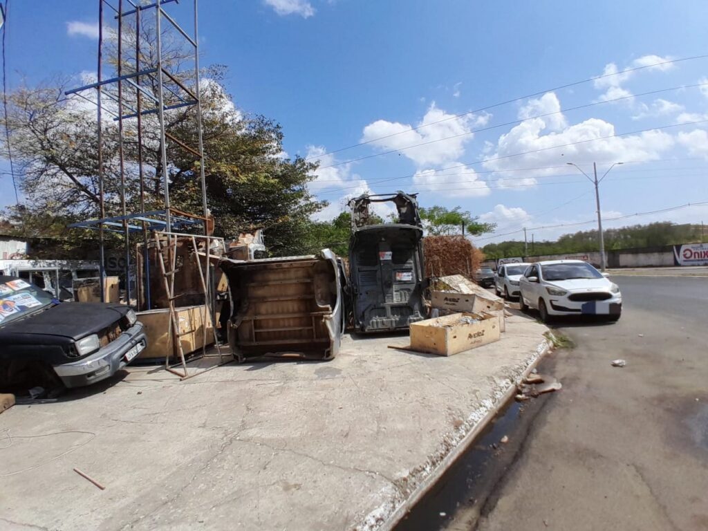 SDU Sul realiza operação para coibir obstrução de calçadas e vias públicas