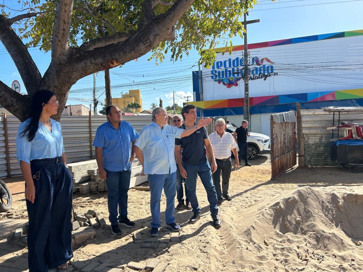 Sílvio Mendes vistoria obras na Praça do Fripisa e anuncia entrega para dezembro
