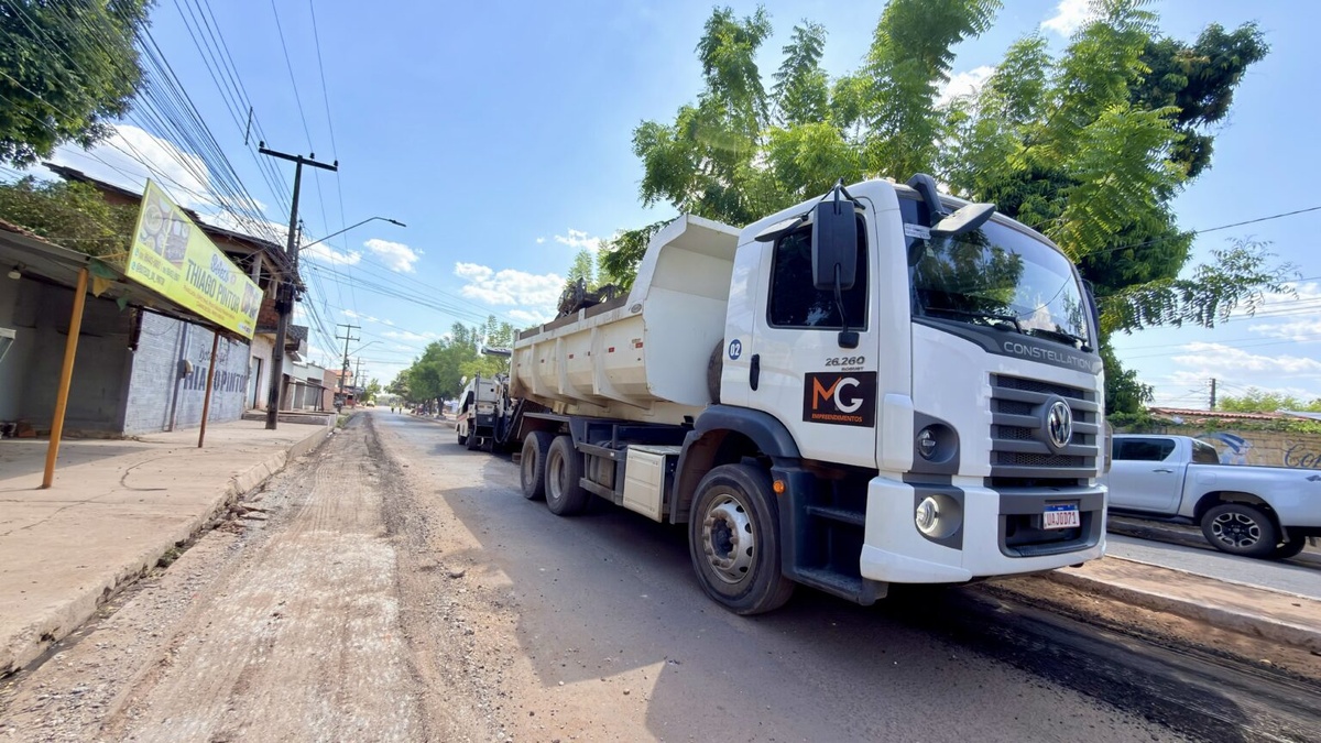 Timon inicia requalificação da Avenida Tiúba com retirada do asfalto antigo