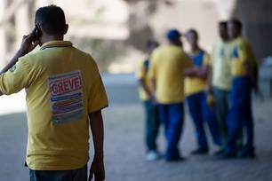 Trabalhadores dos Correios estão em greve por tempo indeterminado (Foto: Marcelo Camargo/Agência Brasil)